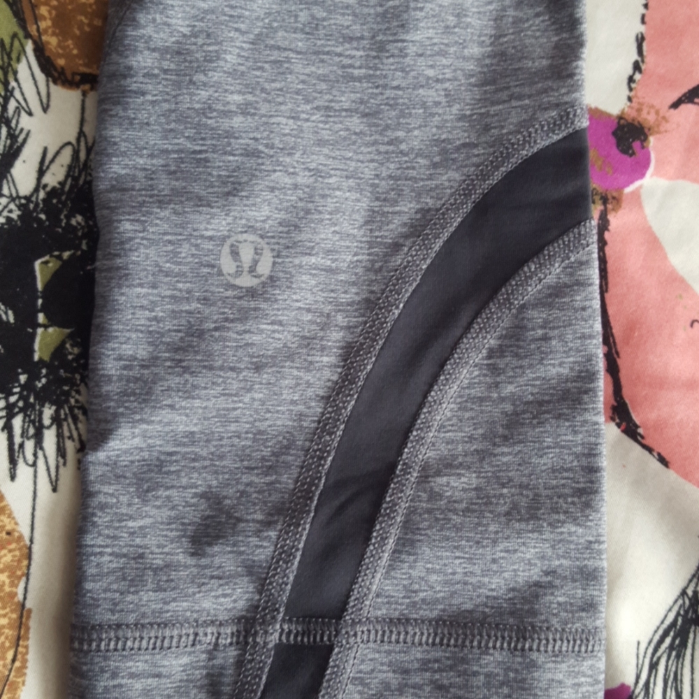 Lululemon Inspire Crop - Picture 7 of 9